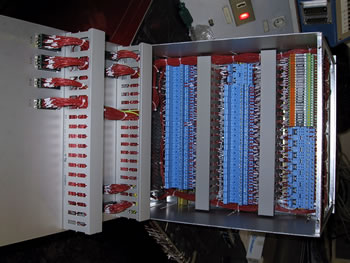 Cassetto cablato nell’archivio A.E.E.